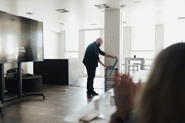 Attirer les Décideurs B2B : Stratégies Efficaces pour un Ciblage Précis